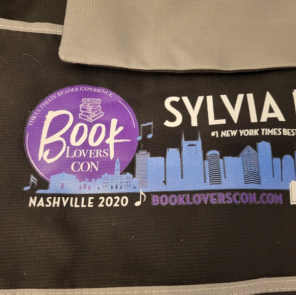 Book Lovers Con Nashville 2020 Sylvia Day Promotional Laptop Bag and Pin - Picture 3 of 8